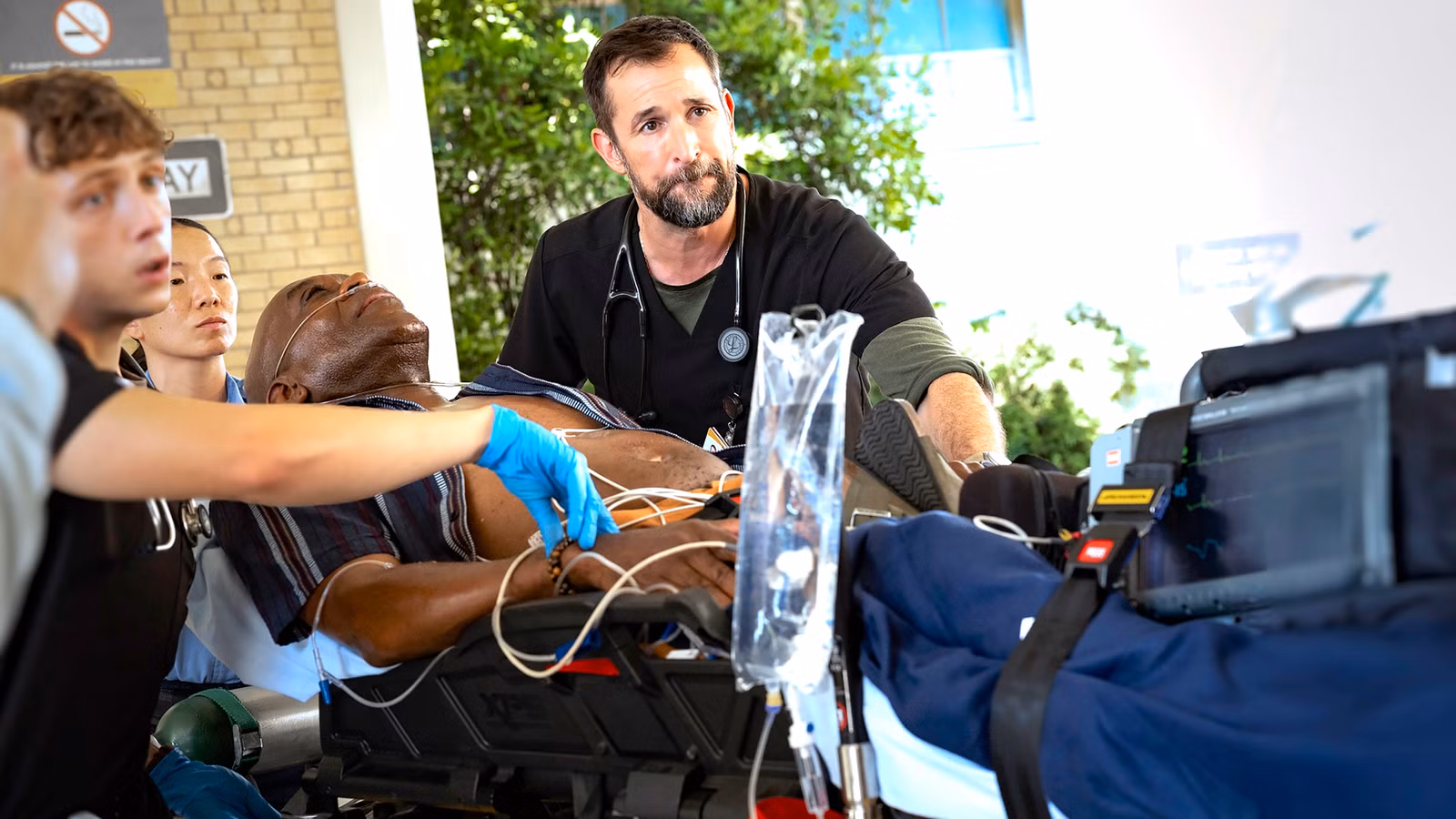 La devolución de llamada clave “Parpadea o te lo perderás” de la temporada 2 de Pitt a la tragedia de OG explicada por el exalumno que regresa