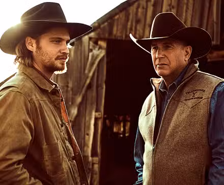 Kayce y John Dutton III en Yellowstone