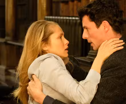 Teresa Palmer y Matthew Good en El descubrimiento de las brujas