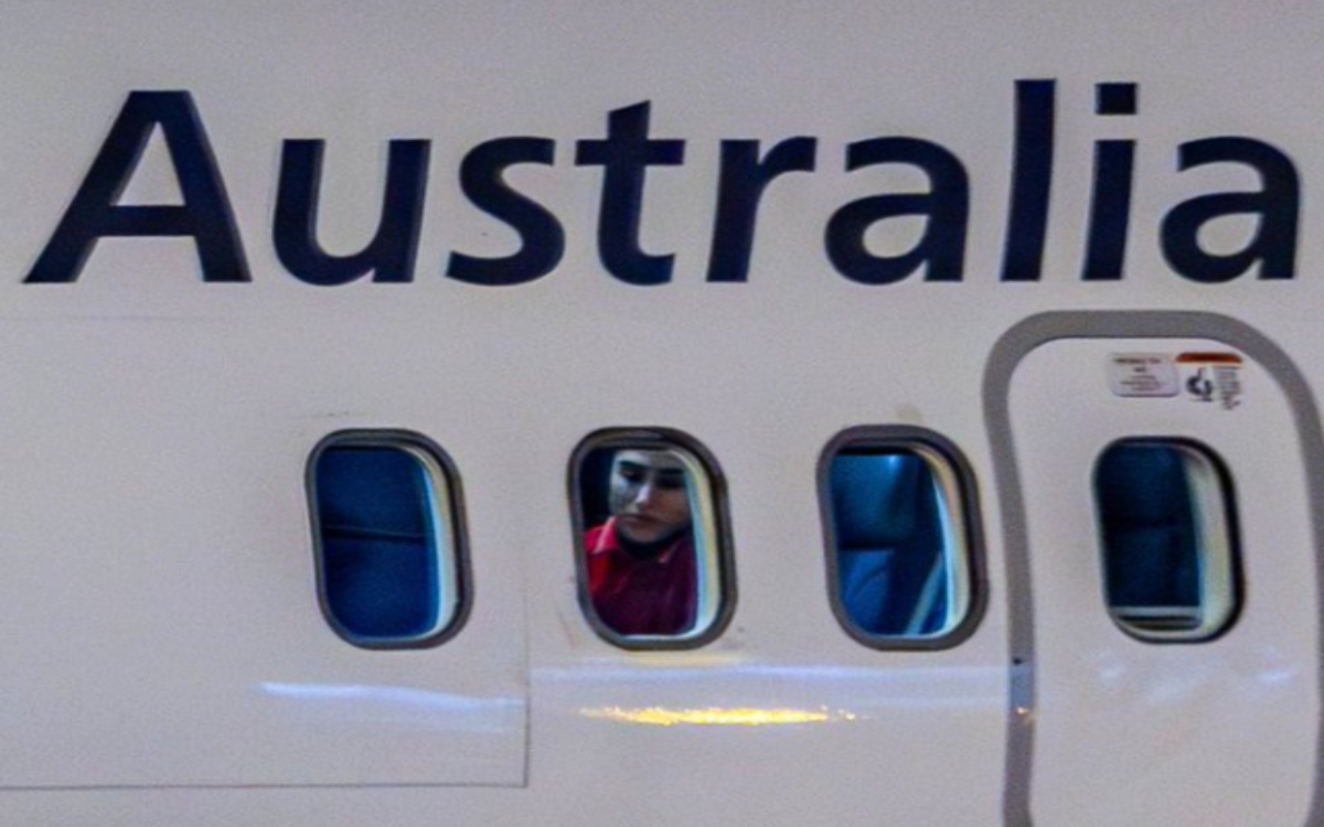 Llega el equipo femenil iraní a Malasia; una decide volver a su país tras aceptar visado australiano | Video