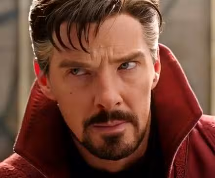 Doctor Strange de Benedict Cumberbatch pone cara seria en el MCU