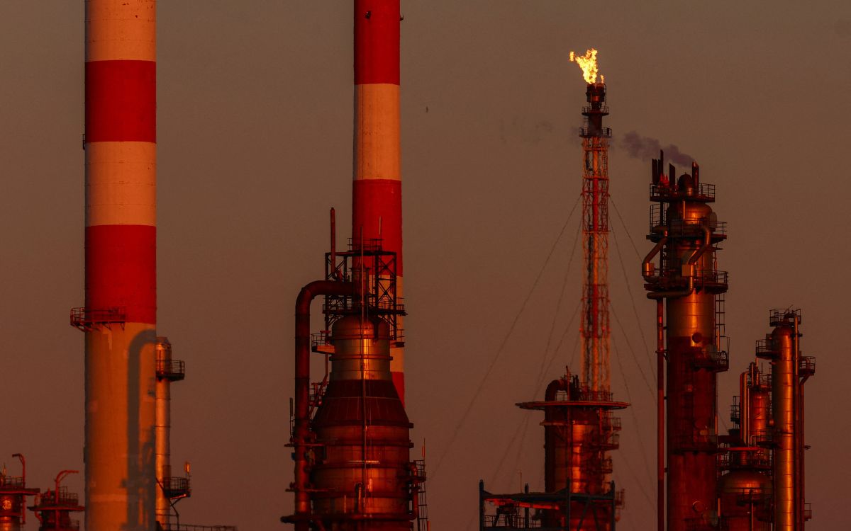 Más 'home office' y uso de transporte público, entre las recomendaciones de la AIE ante crisis energética por guerra en Medio Oriente