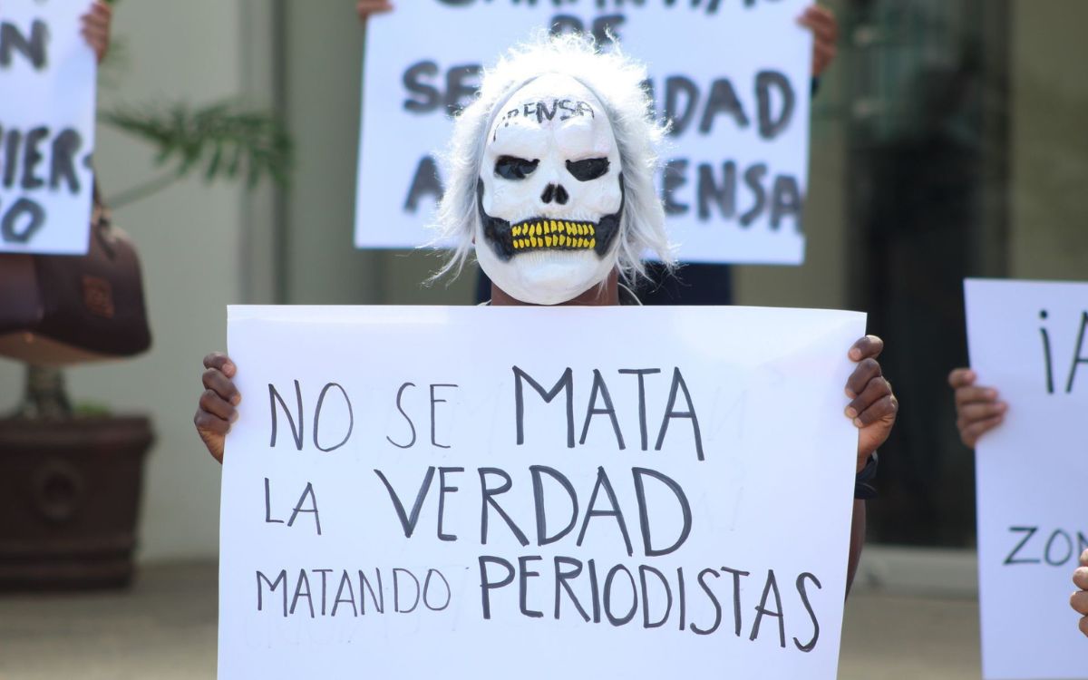 México cae en índice de libertad de prensa por 'alta restricción', según la SIP