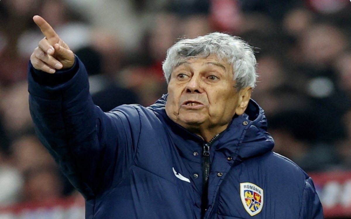 Mundial 2026: Hospitalizan a técnico rumano tras caer en al repesca europea | Video