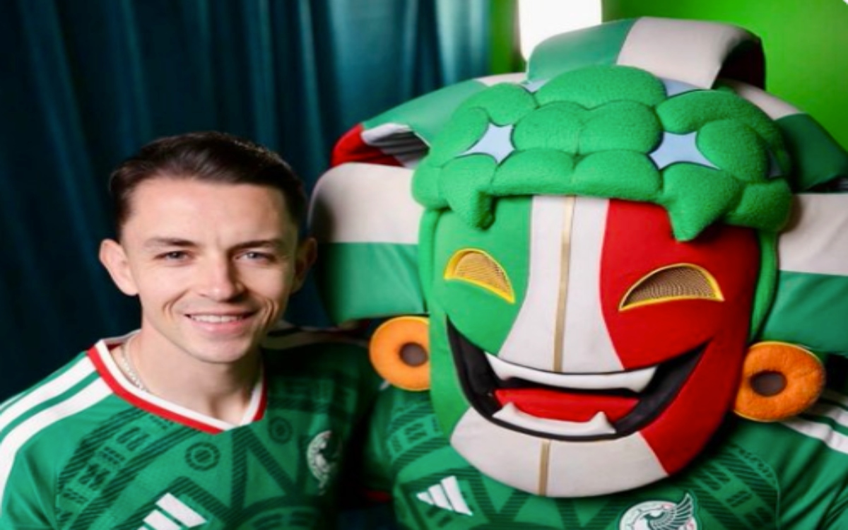 Mundial 2026: Reciben con 'patadas' a Álvaro Fidalgo en la concentración del Tricolor | Video