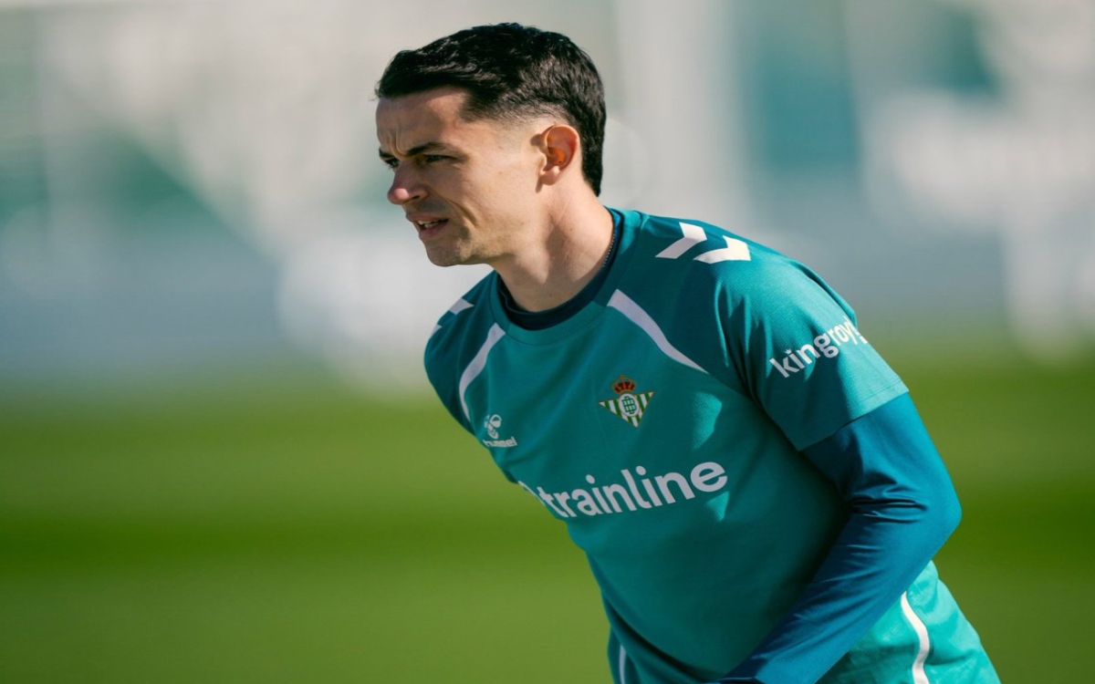 Observa 'El Vasco' Aguirre a Álvaro Fidalgo con Real Betis | Video