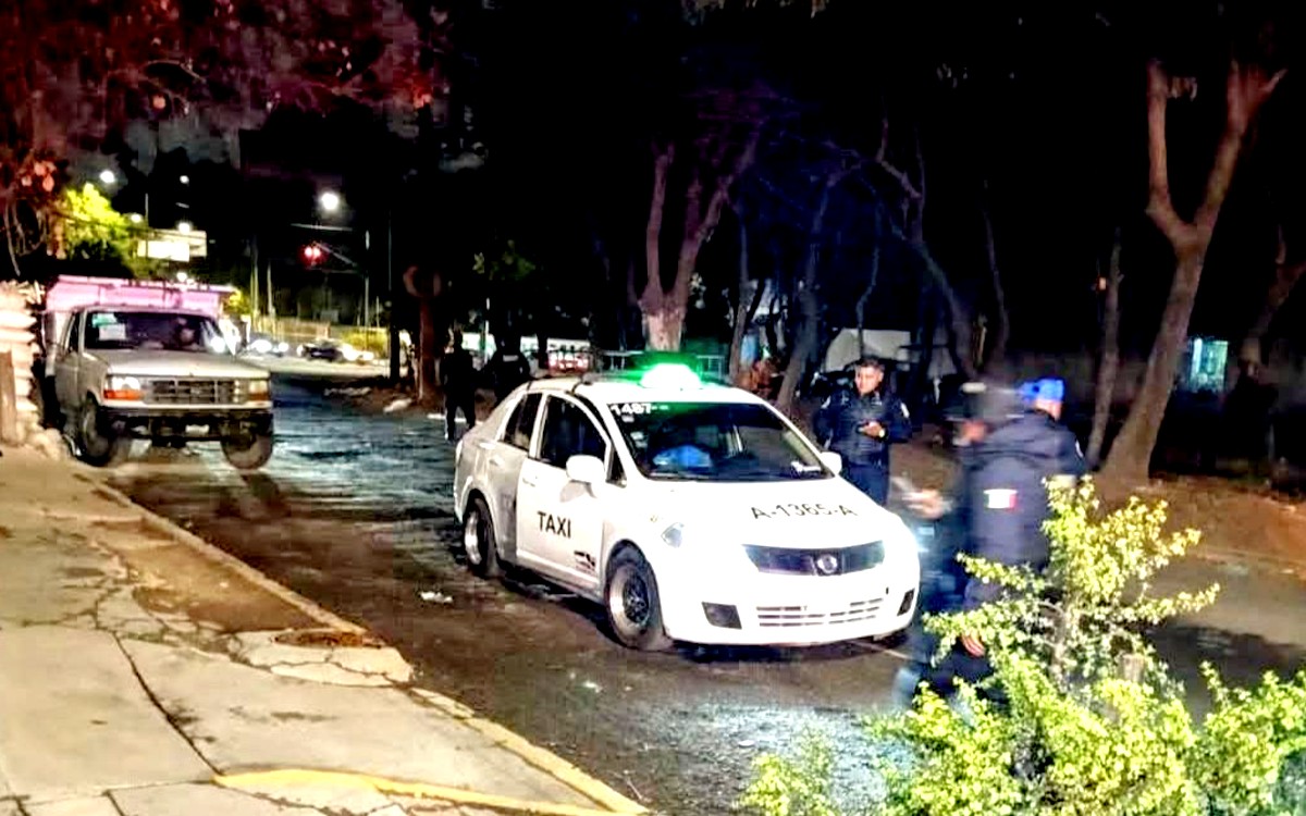 Policías CDMX encontraron auto con dos ejecutados… lo empujaron a Edomex