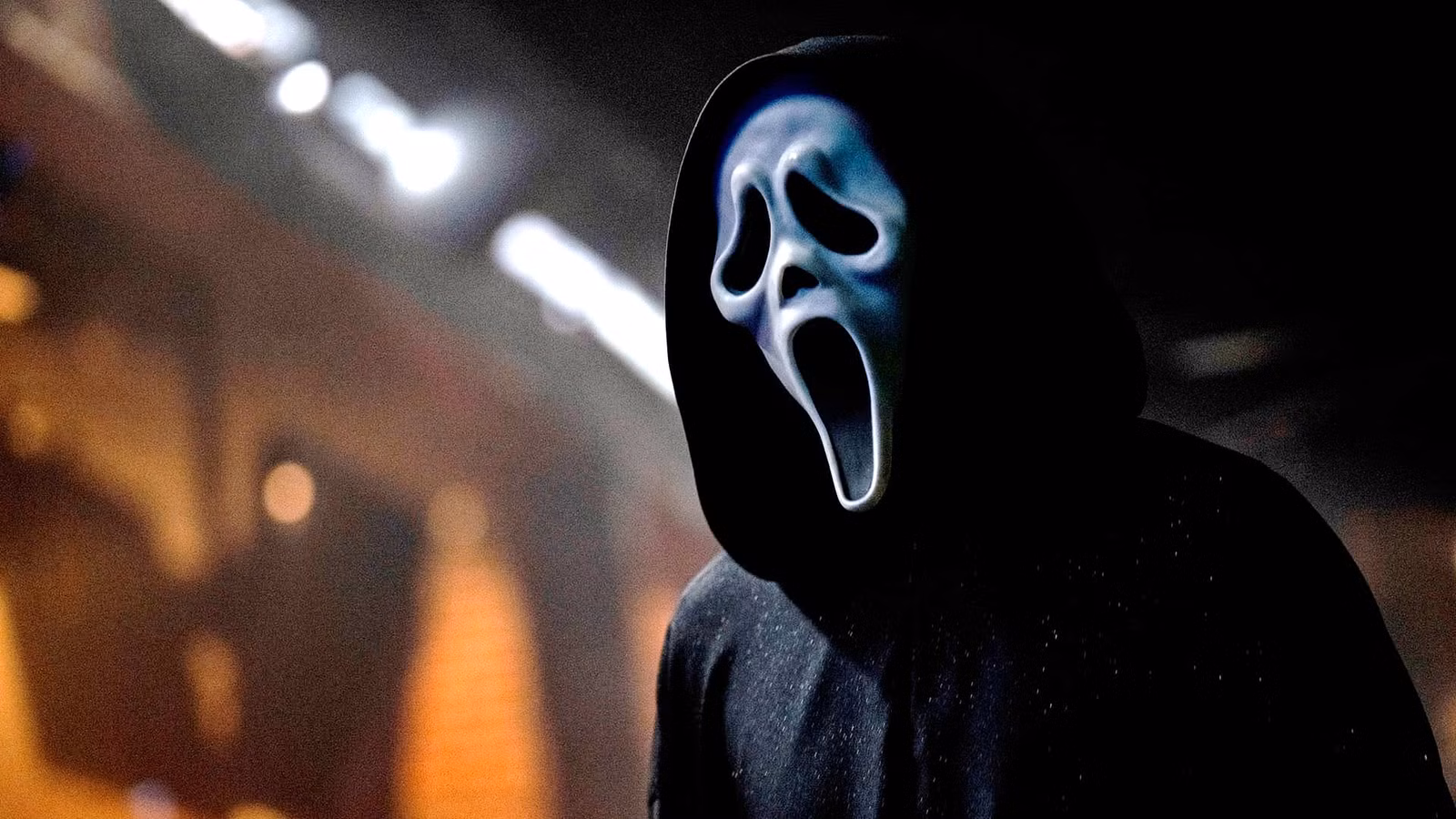 Ghostface acecha en la oscuridad en Scream 7