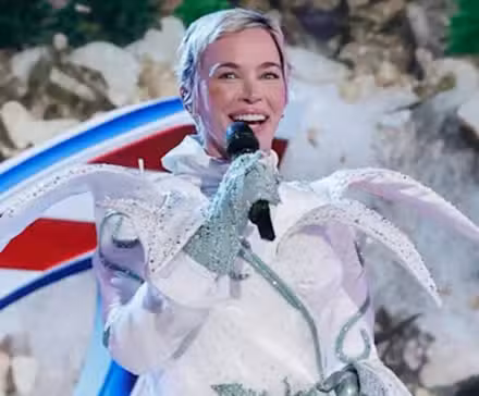 Teddi Mellencamp (Calla Lily) de la temporada 14 del cantante enmascarado desenmascarado