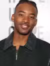 Foto de cabeza de Algee Smith