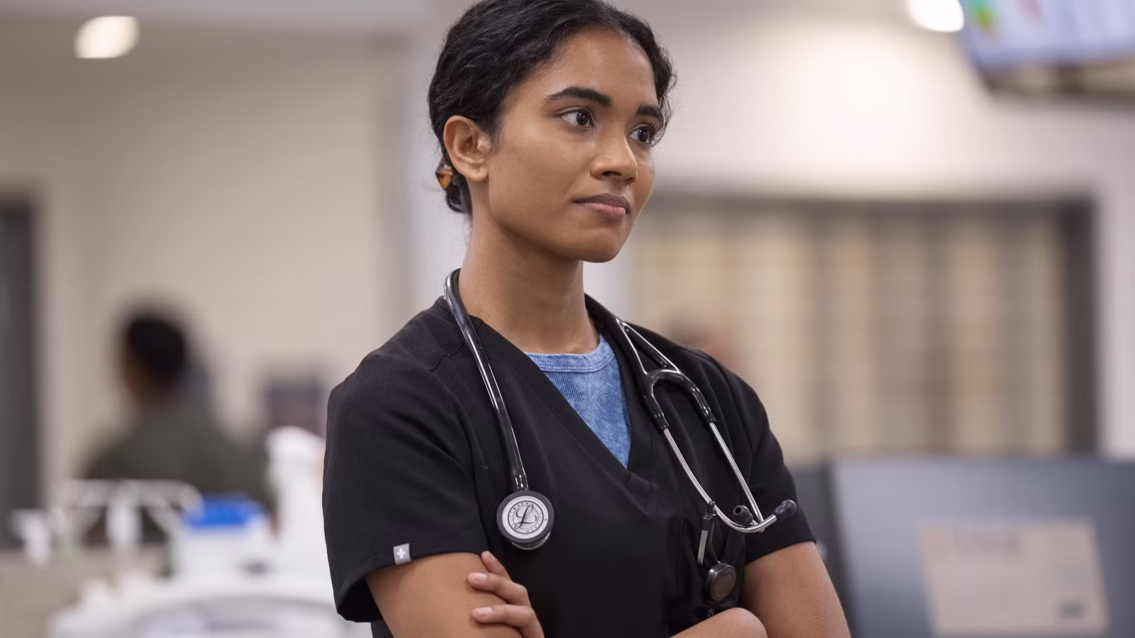 Dónde está la Dra. Mohan en la temporada 3 de Pitt y por qué no regresa explicado por el creador de la serie