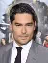 Foto de cabeza de DJ Cotrona