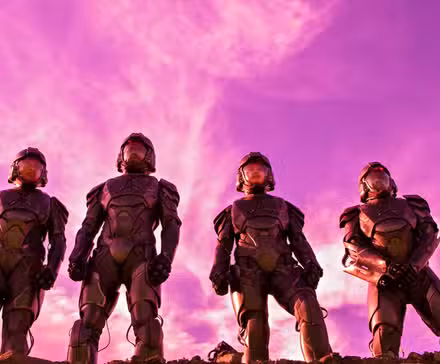 Cuatro soldados marcianos frente a un cielo violeta en The Expanse