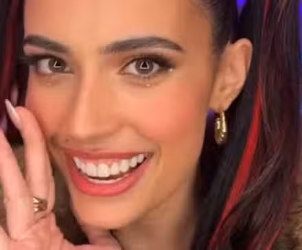 Kylie Cantrall de la temporada 14 de The Masked Singer como conocedora de Estados Unidos