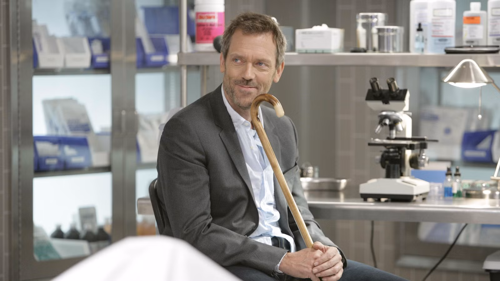 Hugh Laurie se disculpa con el crítico después de despotricar contra las críticas del MD de la Cámara