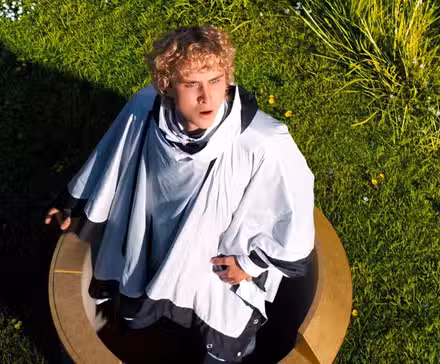 Haymitch entra en los juegos en Los juegos del hambre: Amanecer en la cosecha.