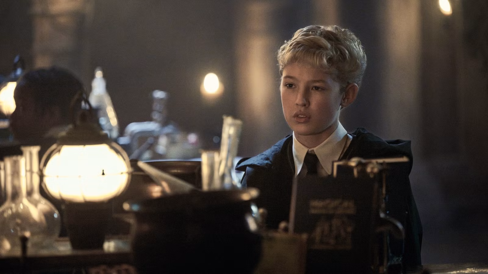 La estrella Draco Malfoy de HBO explica cómo está cambiando al icónico villano de Harry Potter