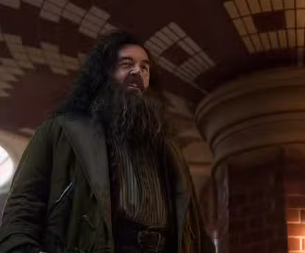 Nick Frost sonriendo como Hagrid en Harry Potter y la piedra filosofal