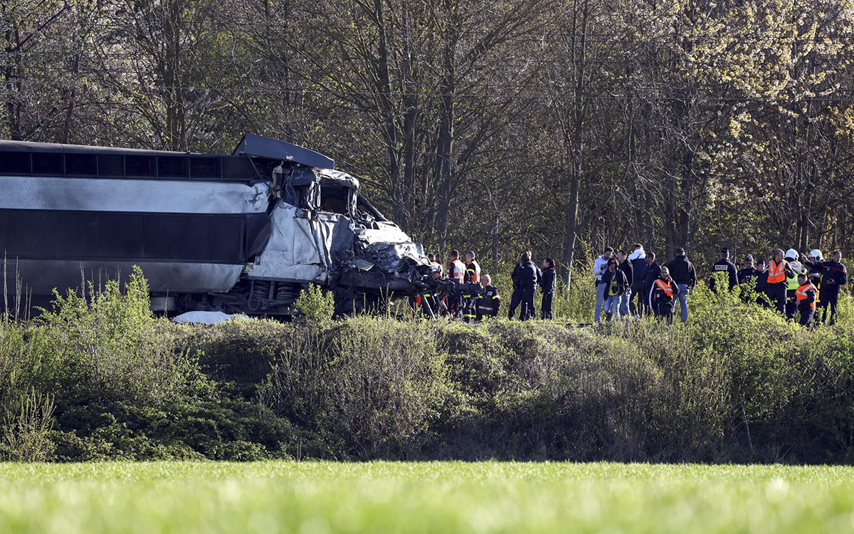 Al menos un muerto y varios heridos tras choque de tren con camión militar en Francia