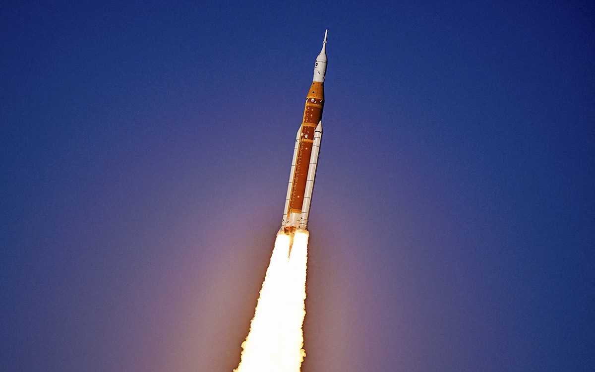 Aristegui en Vivo: Trump promete ataques contundentes mientras Irán advierte de acciones 'devastadoras'; Artemis II viaja a la Luna (02/04/2026)