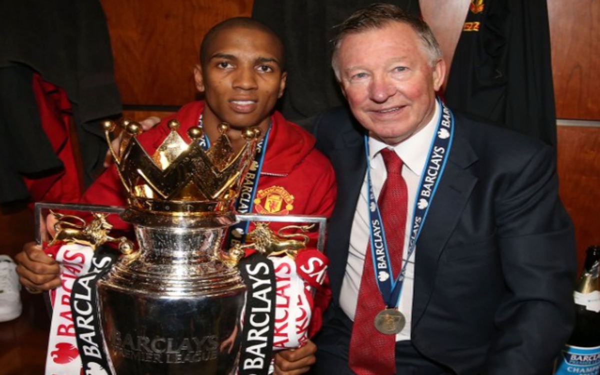 Ashley Young cuelga los zapatos de futbol a los 40 años de edad | Video