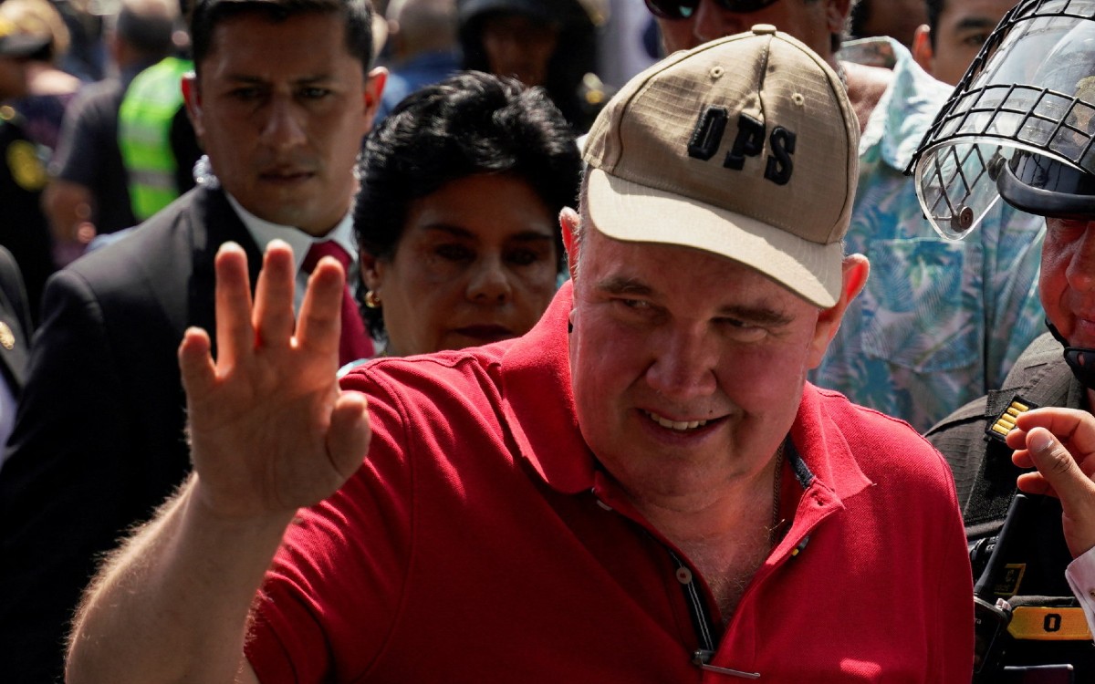 Candidato peruano convoca a plantón; sigue ajustado conteo de votos