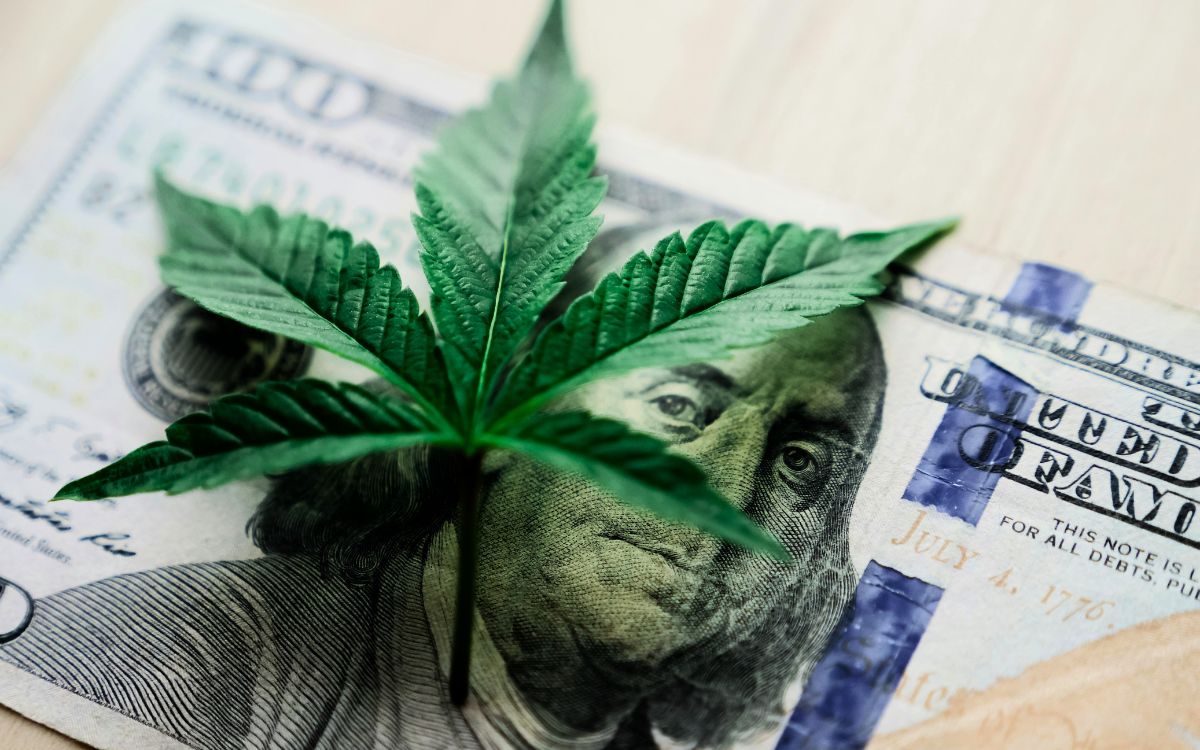 EE.UU. reclasifica la marihuana medicinal como una droga de menor riesgo