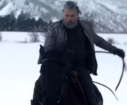 Capitán Pike a caballo