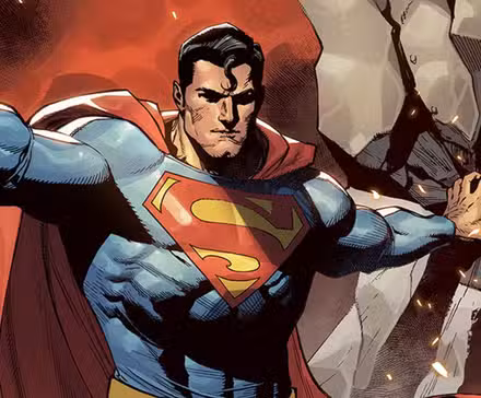 Superman aplastando una roca