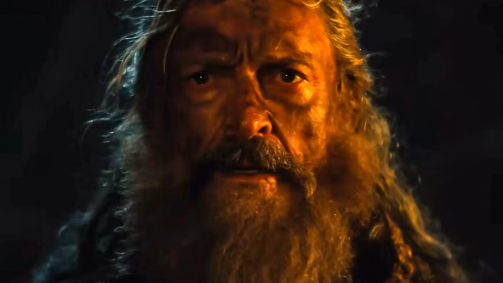 Hugh Jackman revela la sangrienta verdad de la historia de Robin Hood en el nuevo tráiler de A24