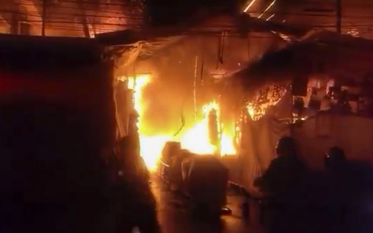 Incendio en inmediaciones del Mercado Sonora deja daños en inmuebles y puestos semifijos