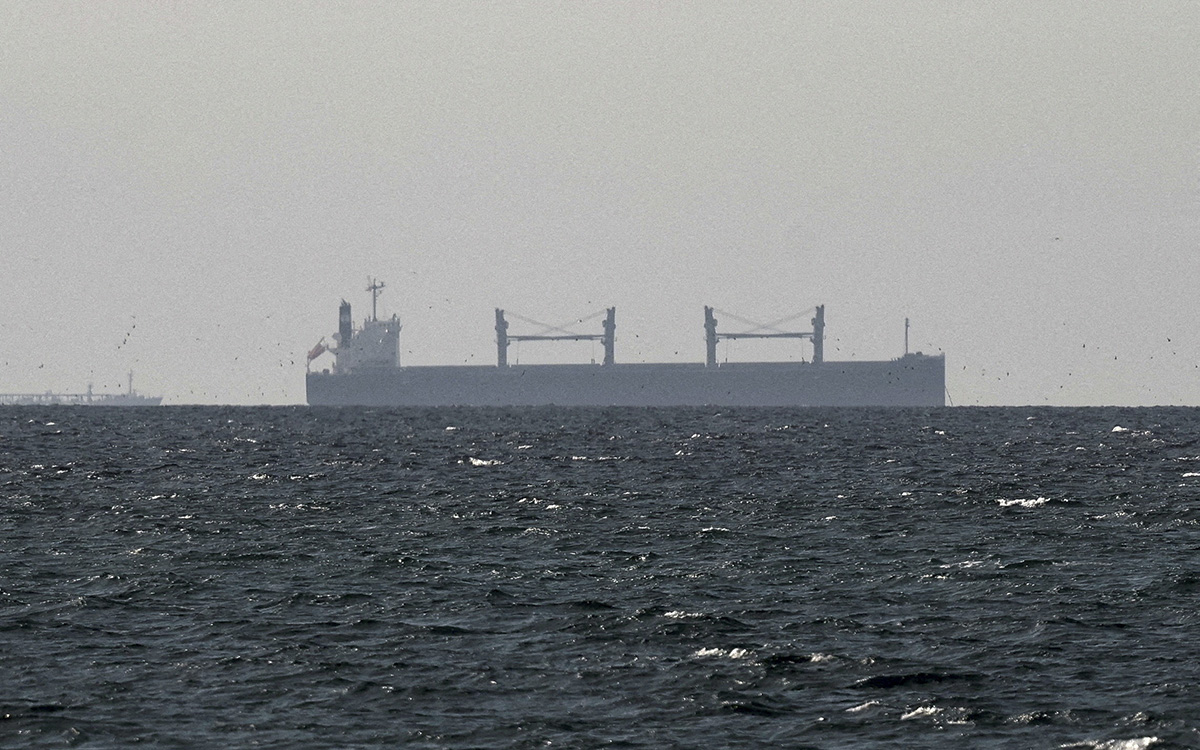 Irán golpea instalaciones energéticas del Golfo y abre diálogo con Omán sobre navegación en Ormuz