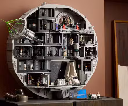 LEGO Death Star UCS 75419 (exhibido en la sala de estar)