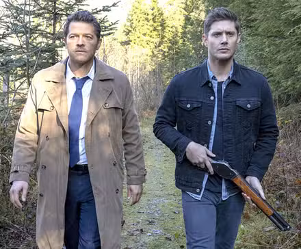 Dean y Castiel de Caza sobrenatural