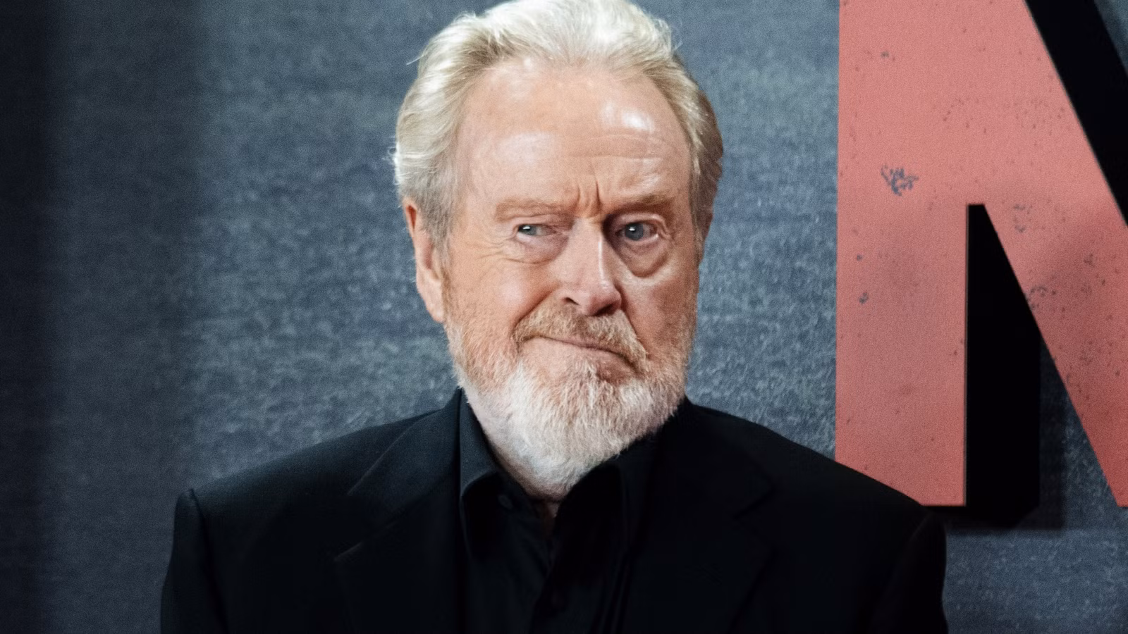 El cineasta extraterrestre Ridley Scott en el estreno de Napoleón en el Museo del Prado