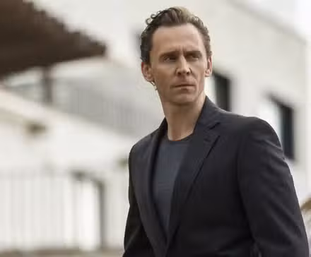 Tom Hiddleston como Jonathan Pine en The Night Manager