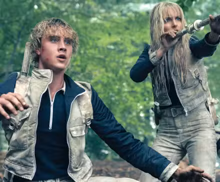 Haymitch_y_Maysilee_están_luchando_contra_tributos_en_Los_Juegos_del_Hambre_Sunrise_on_the_Reaping