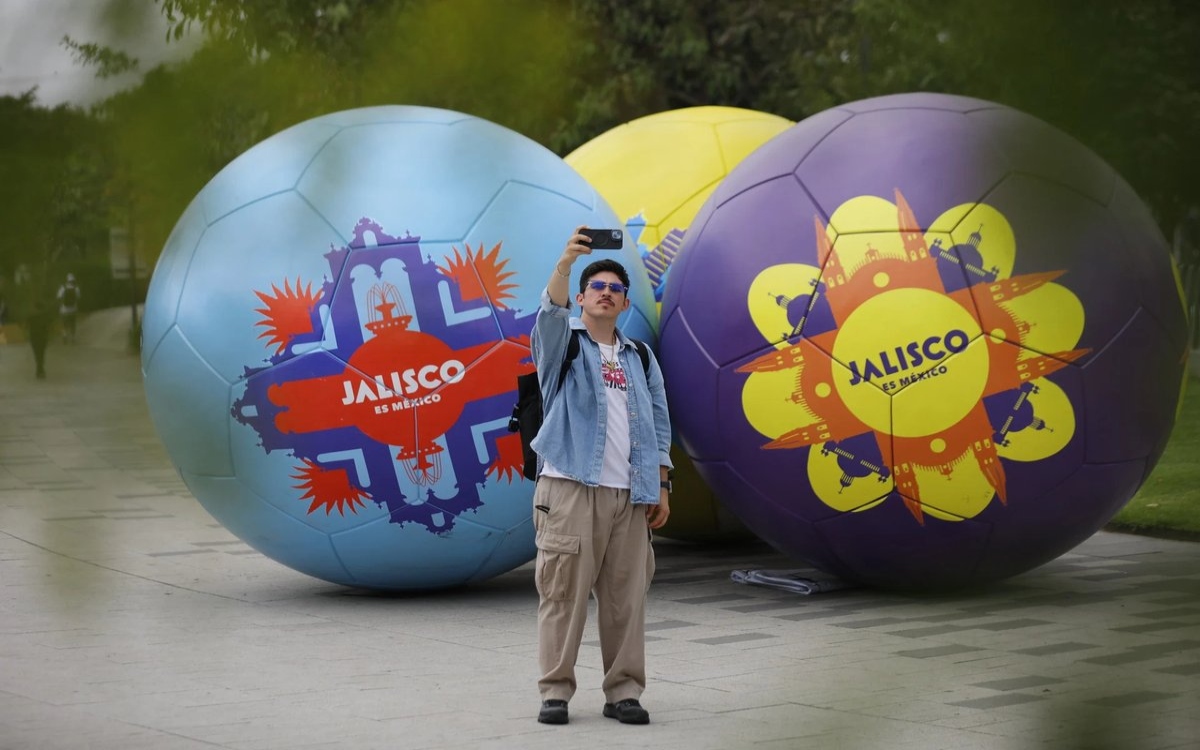 Mundial 2026: Embellece un centenar de balones Guadalajara