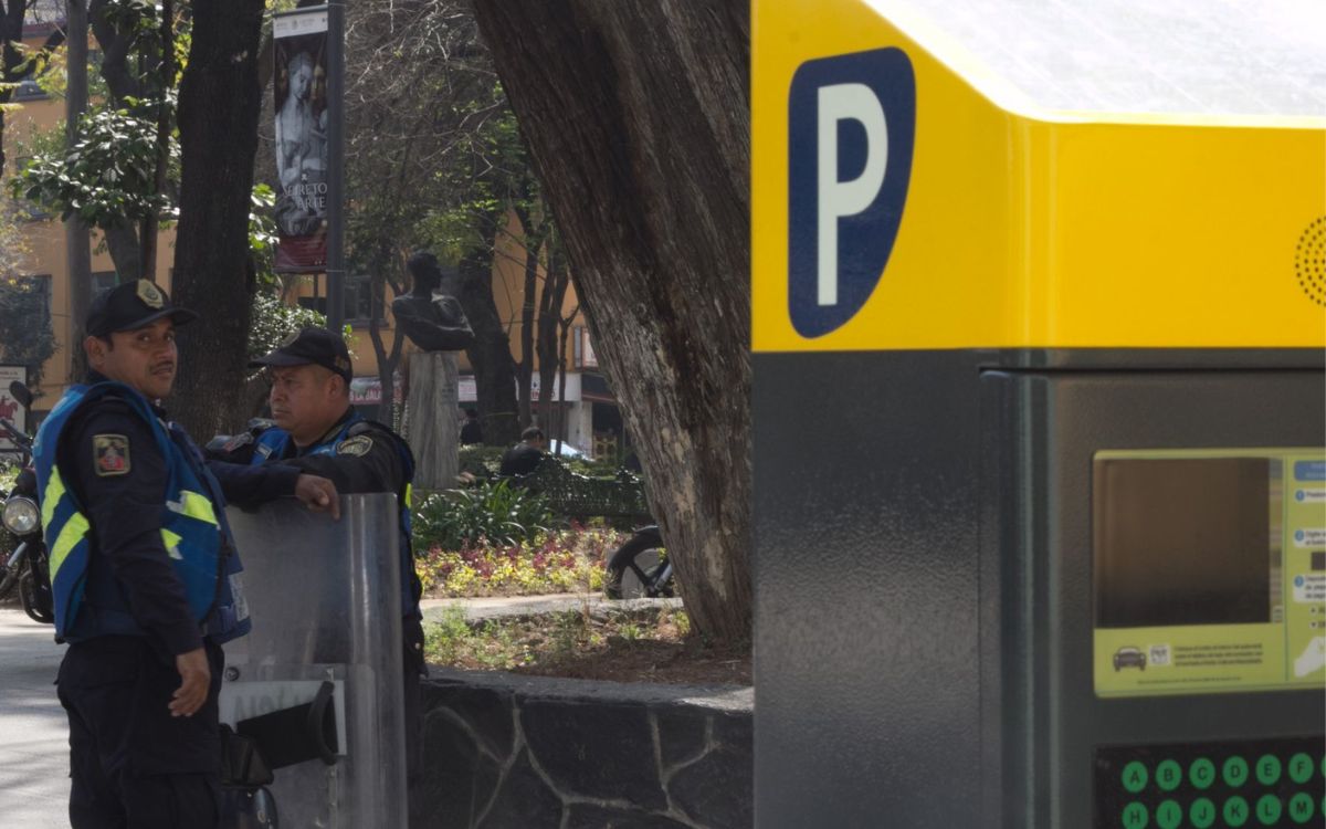 Naucalpan aprueba cobrar con parquímetros estacionamiento en vía pública