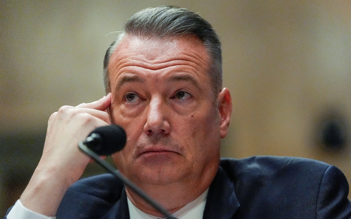 Renuncia el director de ICE y supervisor de las deportaciones masivas de Trump