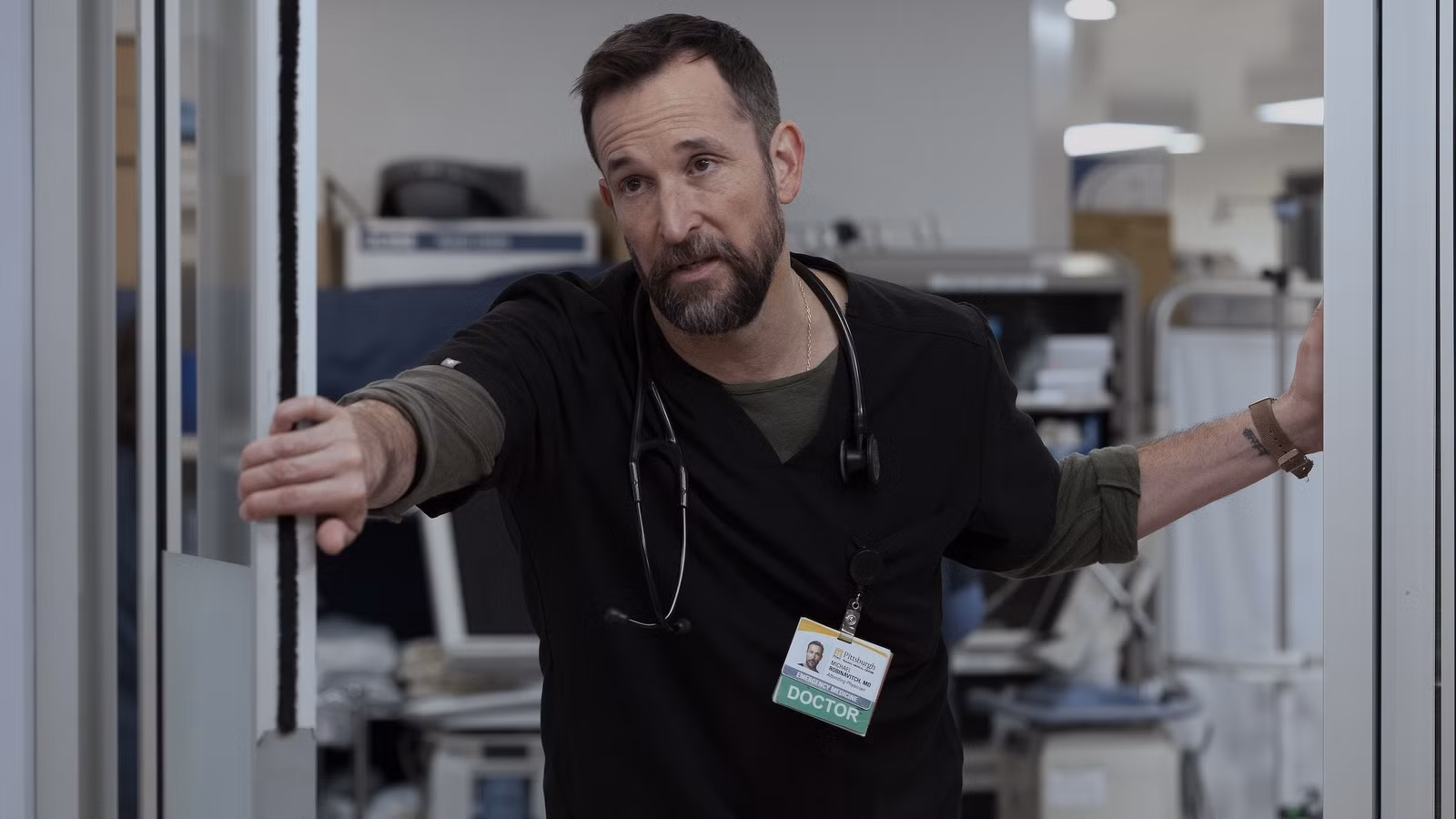 El plan de seis temporadas de Pitt para el arco de Robby revelado por Noah Wyle
