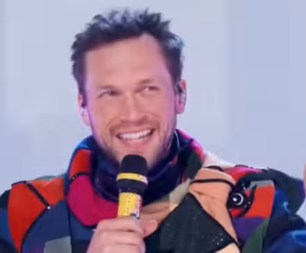 El subcampeón de la temporada 14 del cantante enmascarado, Phillip Phillips, desenmascarado como Pugcasso