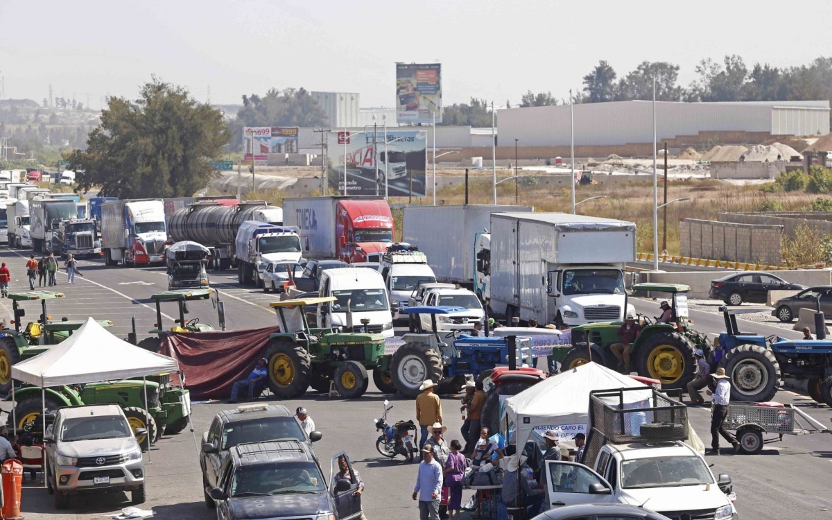 Transportistas exigen soluciones mientras CANACINTRA pide diálogo