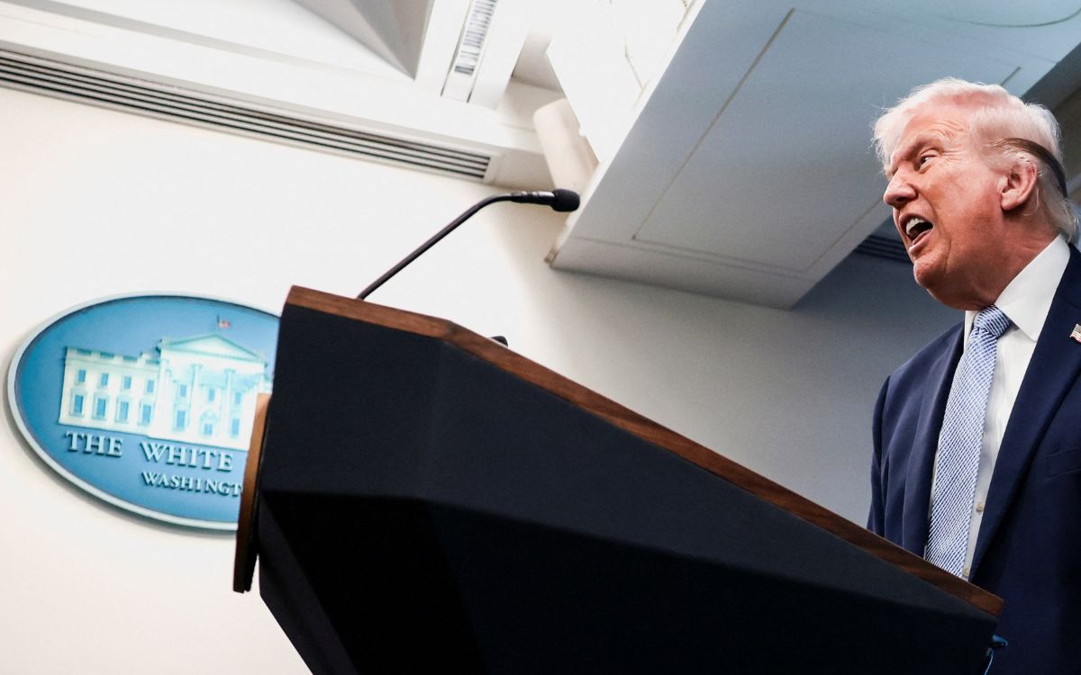 Trump amenaza con aranceles a quien venda armas a Irán y habla de un cambio de régimen