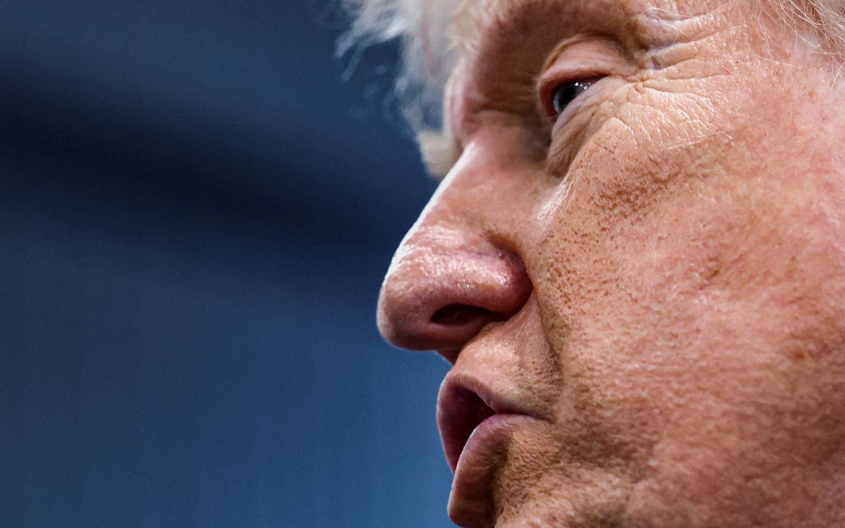 Trump amenaza con encarcelar al periodista que publicó que había un militar de EE.UU. desaparecido en Irán