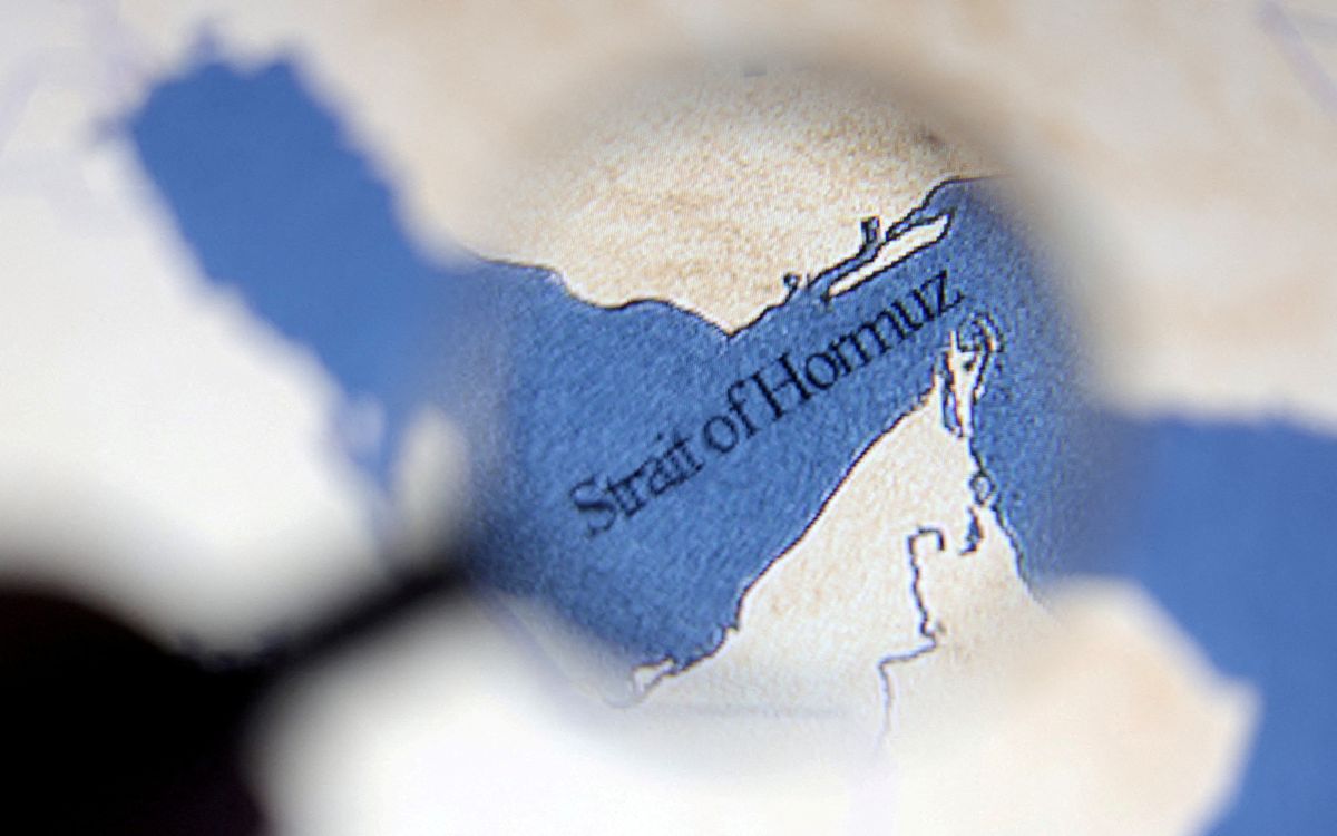 Trump ordena a la Armada de EEUU abrir fuego contra cualquier embarcación de Irán que mine el estrecho de Ormuz