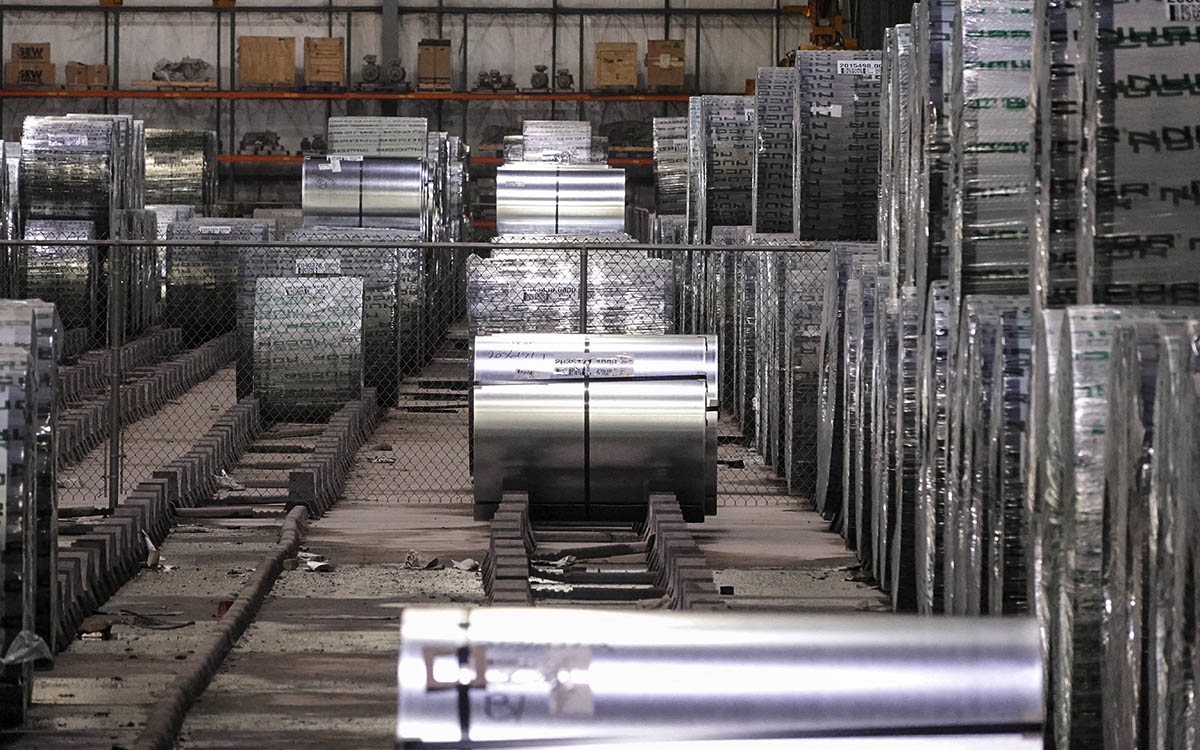 Trump reduce aranceles al acero y aluminio del sector automotriz