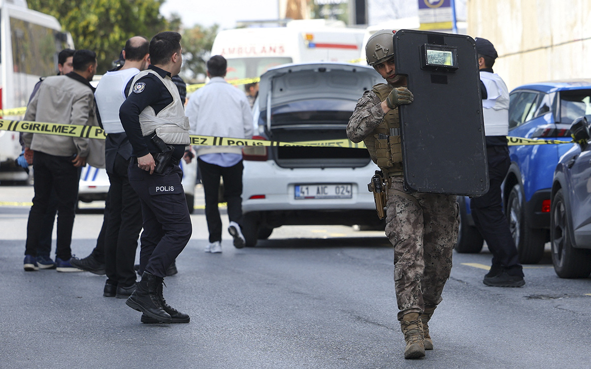 Un atacante muerto y dos heridos en un tiroteo ante el consulado israelí en Estambul