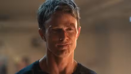 Bullseye de Wilson Bethel sonriendo en Daredevil: Born Again temporada 2