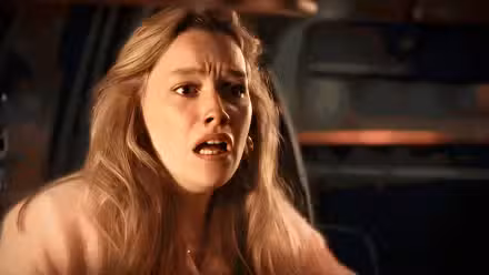 Victoria Pedretti parece asustada en The Haunting of Bly Manor